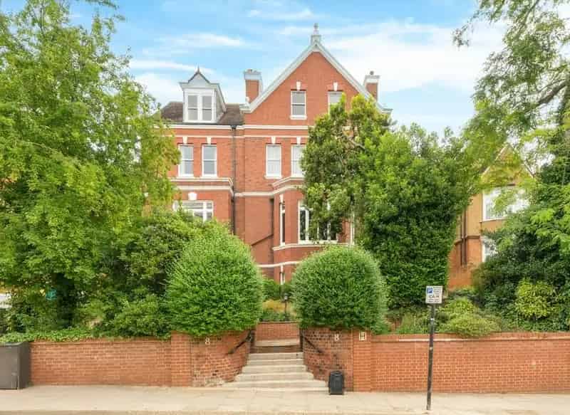 Hampstead Period Conversion Flat Two Bedrooms Chain Free