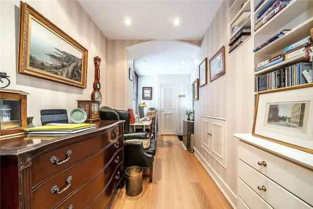 Flat for sale in Holland Park, London W11