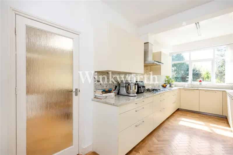 4 Bedroom House in Palmers Green London