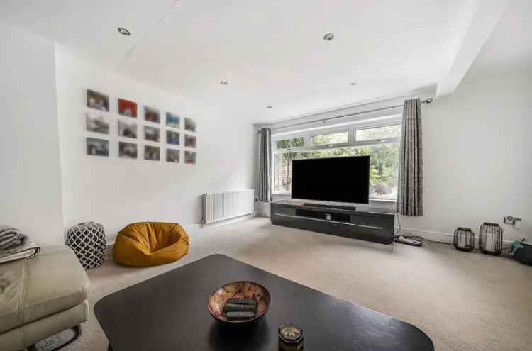 Detached House for sale with 4 bedrooms, Brookmans Park, Hertfordshire