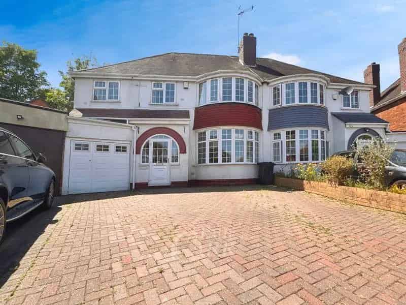 5 Bedroom Semi-Detached House for Sale