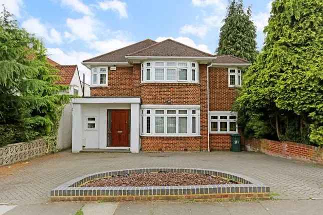 Detached house to rent in Edgwarebury Lane, Edgware HA8