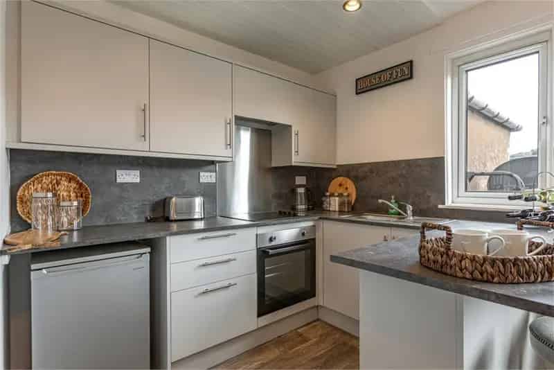 2 Bed Flat Second Floor 1 Reception Room Mansfield Crescent