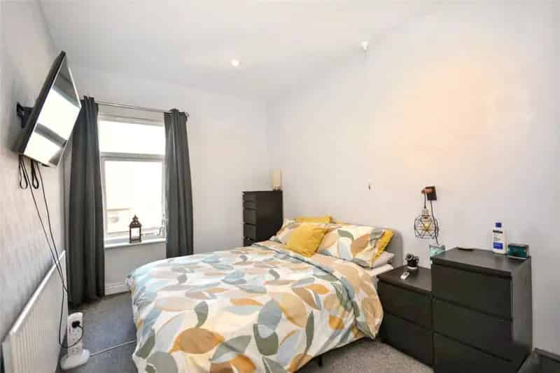 Pudsey Stone Mid Terrace House Two Double Bedrooms Modern Living Room