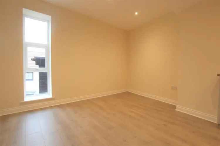 1 Bedroom Flat for Sale in Astwood Bank