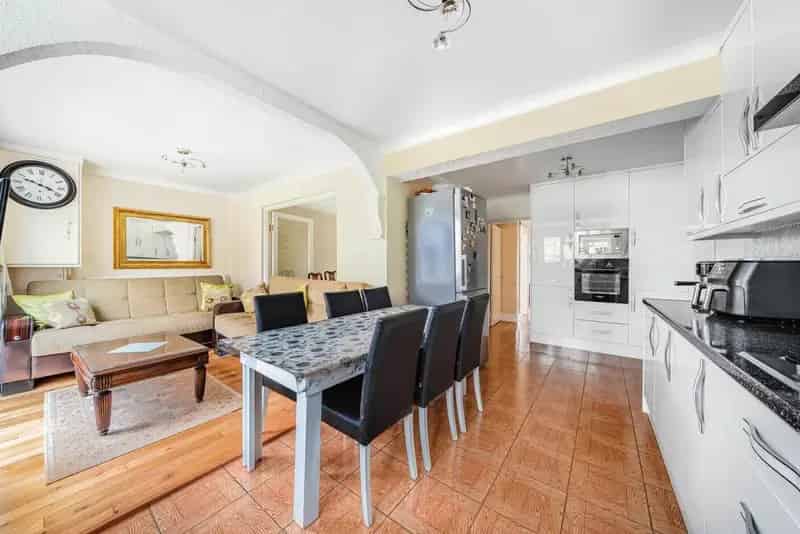 1930s Semi-Detached House 1691 sq ft