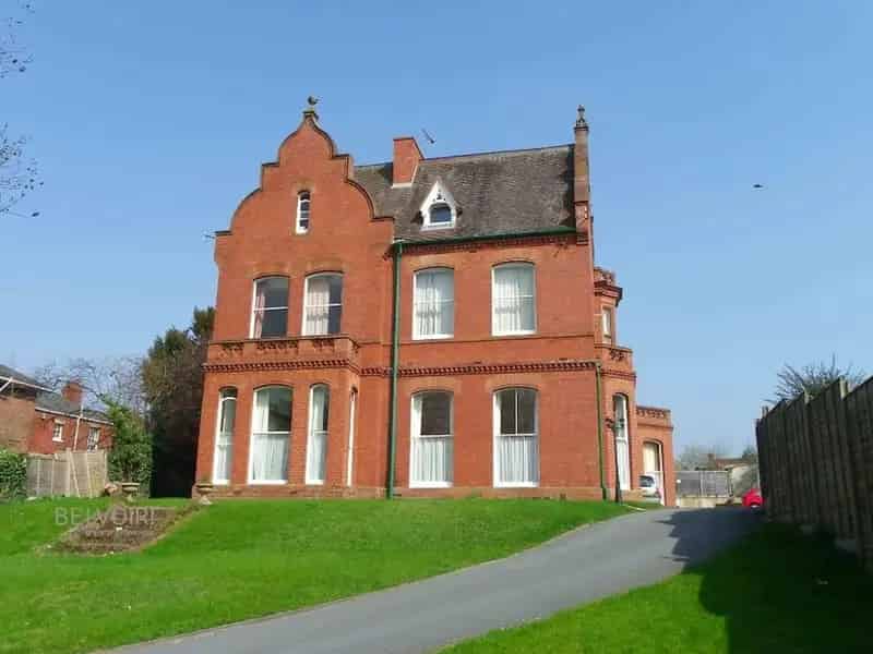 Ground Floor Apartment Near City Centre with Parking