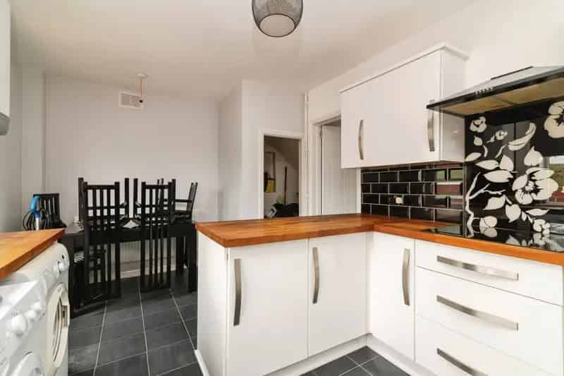 Three Bedroom Terraced House Near Nottingham City Centre