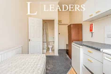 1 Room Flat 11m² Southampton City Centre Studio Flat