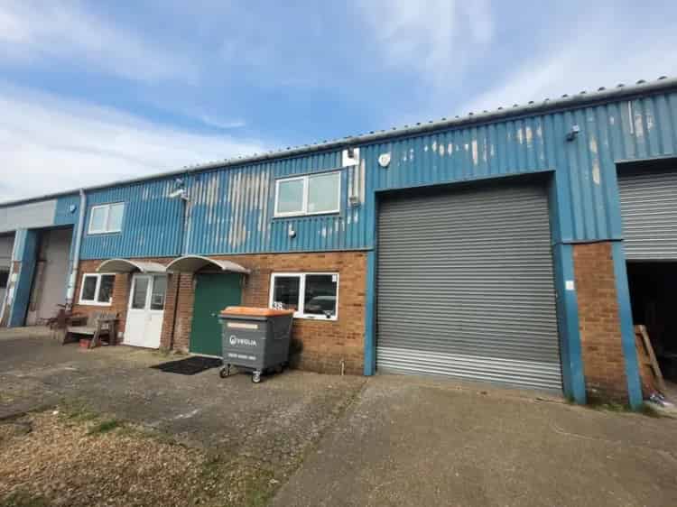 Industrial Unit with Mezzanine and Parking