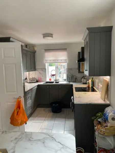 House For Rent in Guildford, England