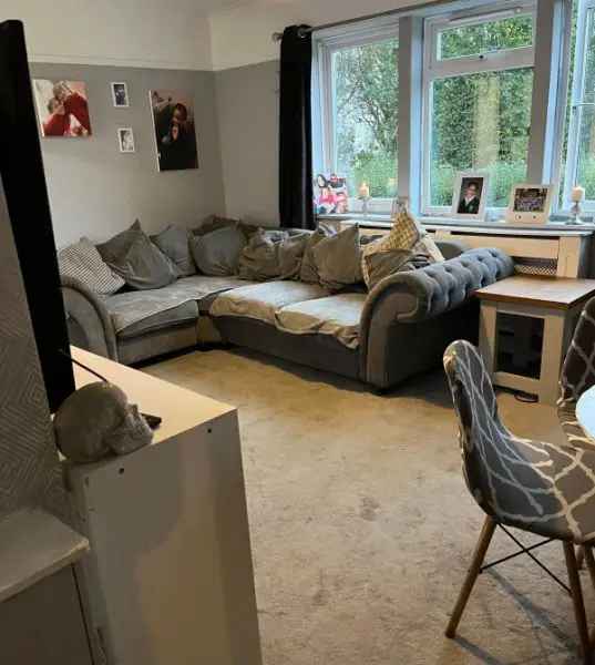 Flat For Rent in Brentwood, England