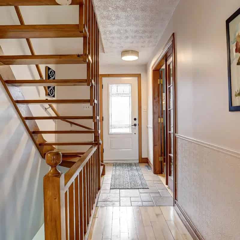 4-Bedroom House Near Lac Boivin  Large Lot Detached Garage
