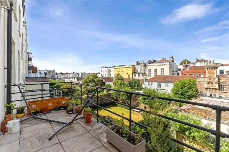 2 Bedroom Apartment for Sale in Clifton