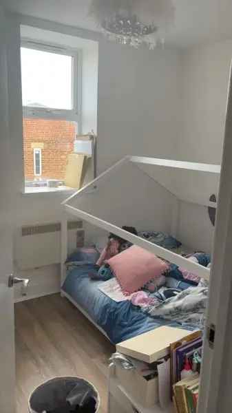 Flat For Rent in Coventry, England