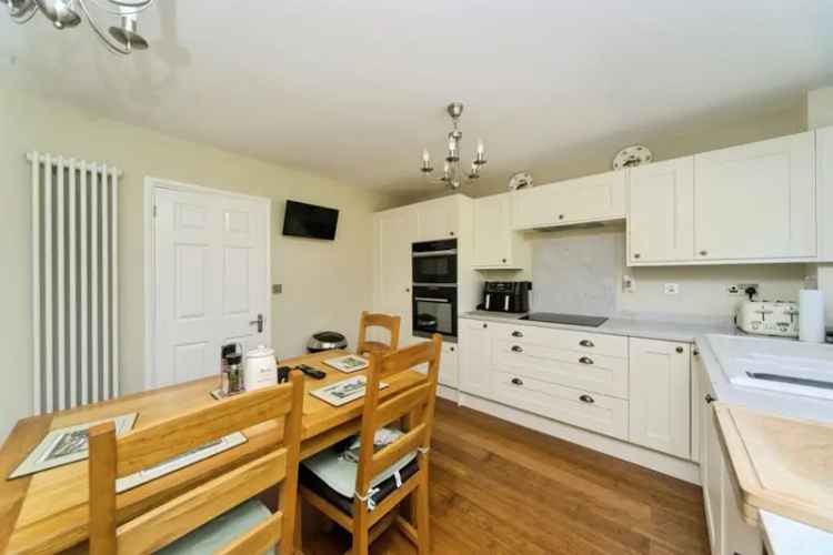 3 Bed Detached Bungalow Collington Double Garage Gardens