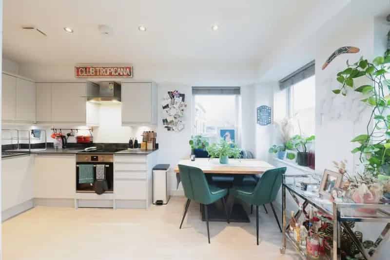 Two Level One Bedroom Apartment High Wycombe Allocated Parking