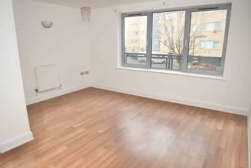 1 Bedroom Apartment near River Thames Secure Parking Investment