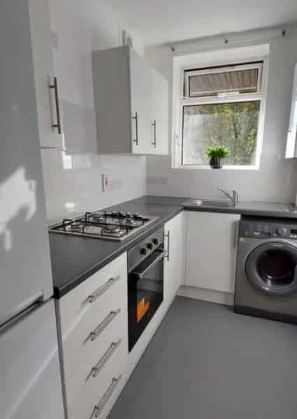 2-Bed Flat Near Parkland Walk Crouch End Newly Fitted Kitchen