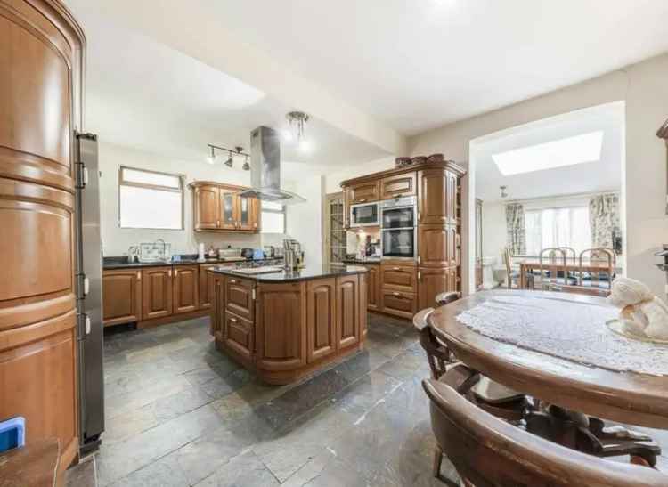 5 Bedroom Semi-Detached House Tooting Bec