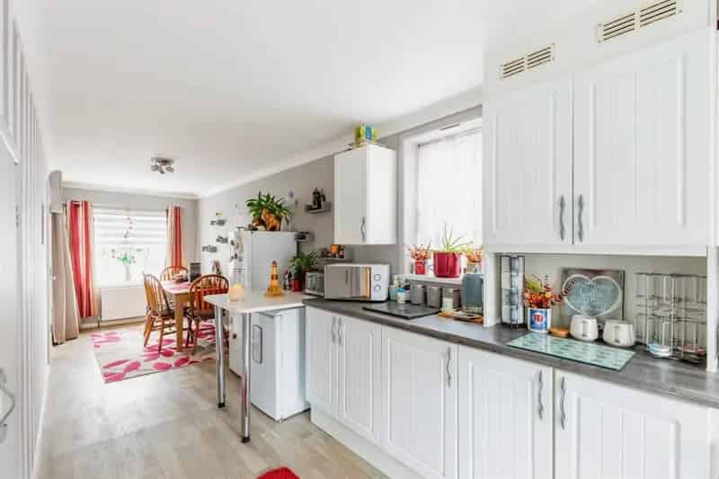 4 Bedroom Detached House with En-Suite and Landscaped Garden