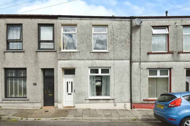2 Bedroom Character Property Near Schools and Parks
