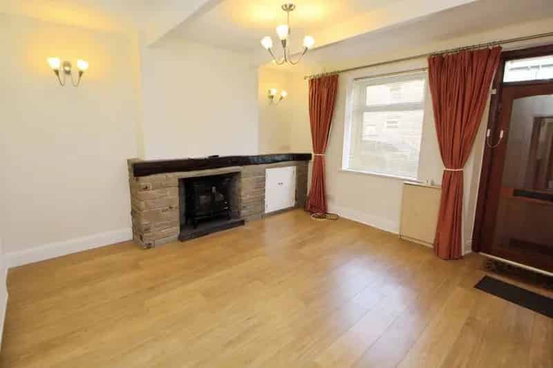 2 bedroom Mid Terrace House to rent, Glossop, Derbyshire, SK13