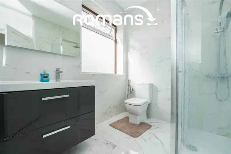 3 Bedroom Terraced House in Hillingdon - Furnished - Parking