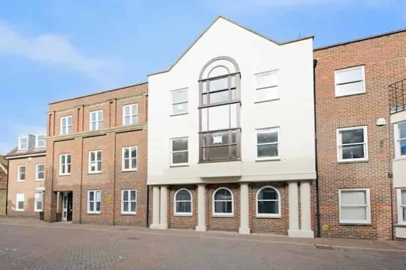 Ashford 1-Bedroom Apartment Near Train Station