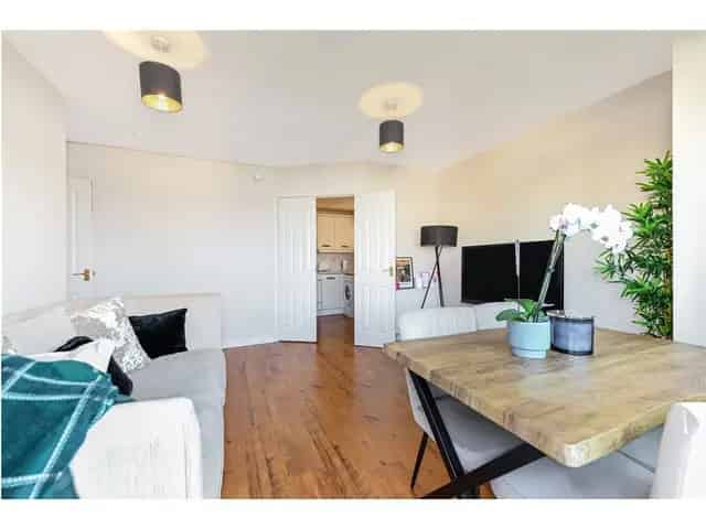 2 Bedroom Marina View Flat for Sale