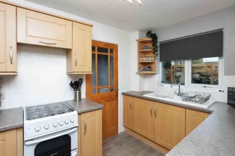 3 Bed House with Conservatory and Garage