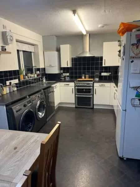 3 Bedroom Semi-Detached House with Driveway and Garage