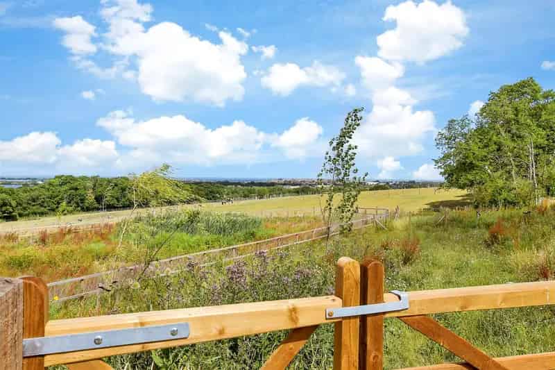 2 Bedroom Chalet for Sale - Family Home with Ensuite and Parking