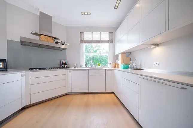 Flat to rent in Holland Park, London W11