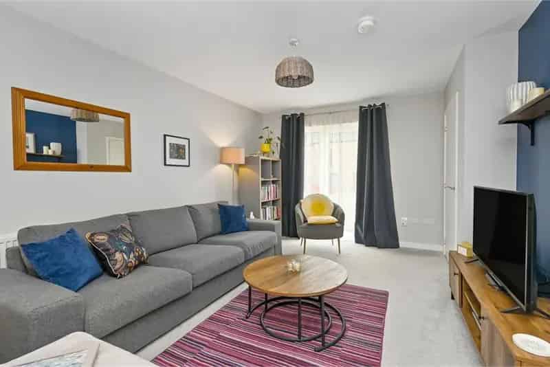 2 Bed Terraced House - Modern Interior and West-Facing Garden