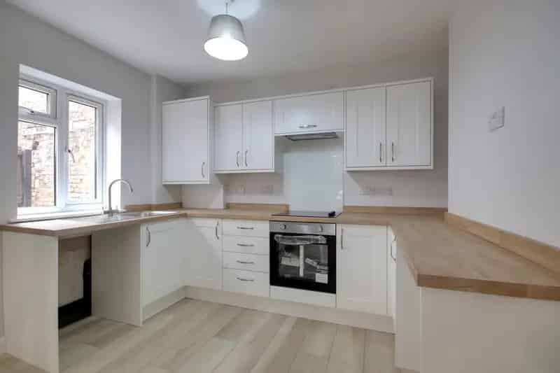 2 Bedroom Semi Detached House To Rent