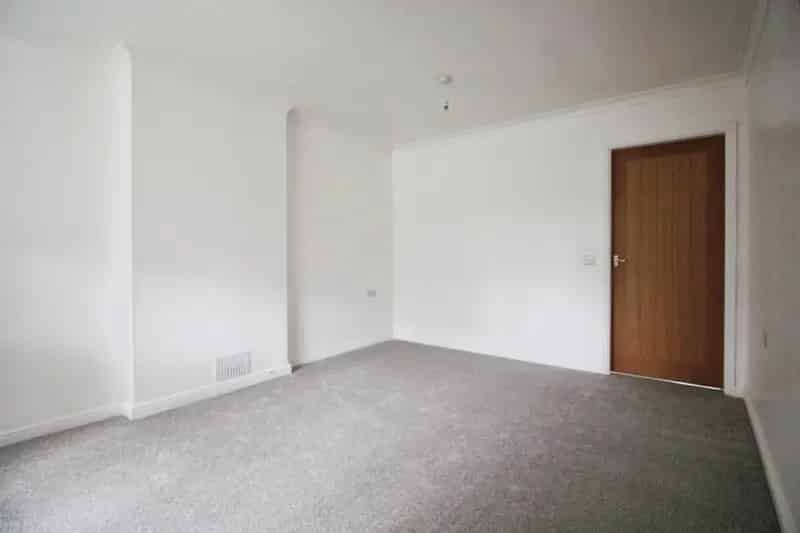 2 Bedroom House For Sale Near Kings Road School