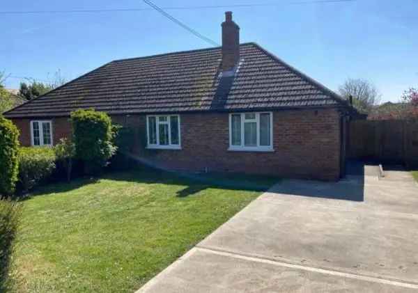 Bungalow For Rent in Colchester, England