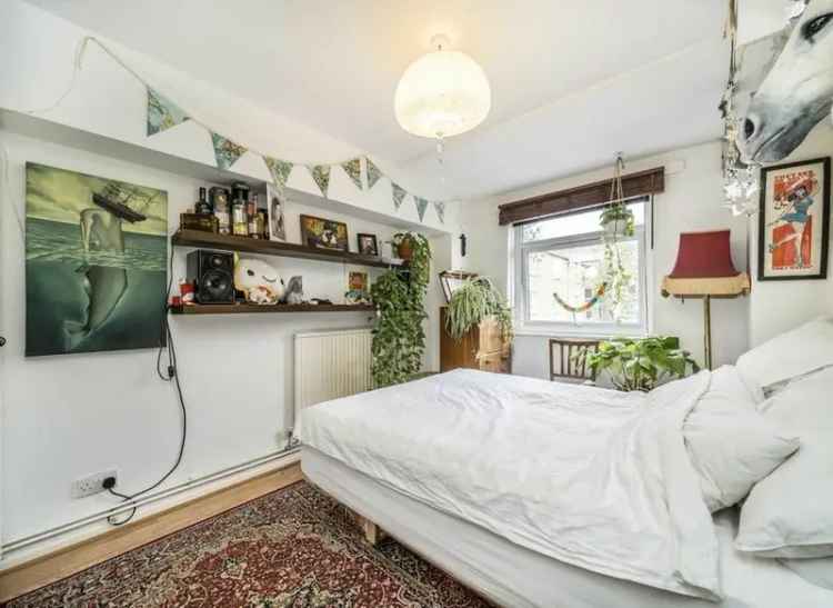 Flat For Sale in London, England