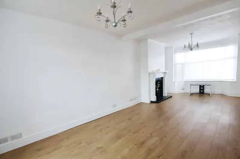 3 Bedroom End Terrace House to Rent