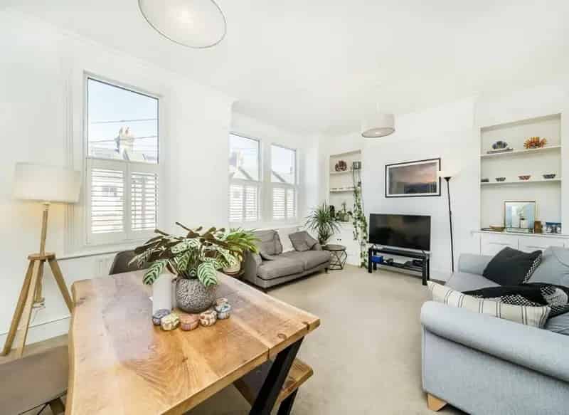 Three Double Bedroom House with Garden and Two Bathrooms