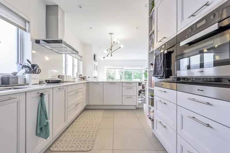 5 6 Bedroom Family Home Stunning Renovation Open Plan Kitchen
