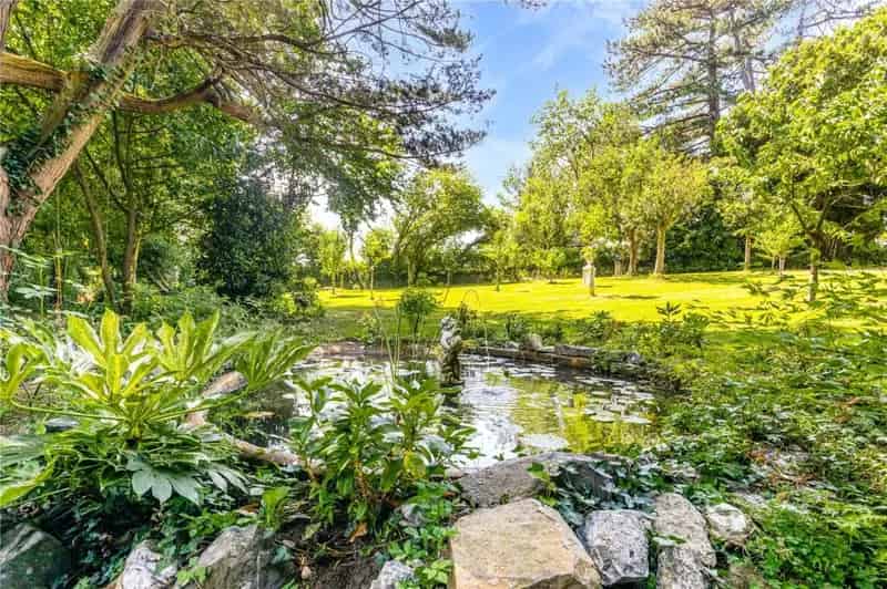 Victorian Villa with Annexe  Six Double Bedrooms  Over One Acre Garden
