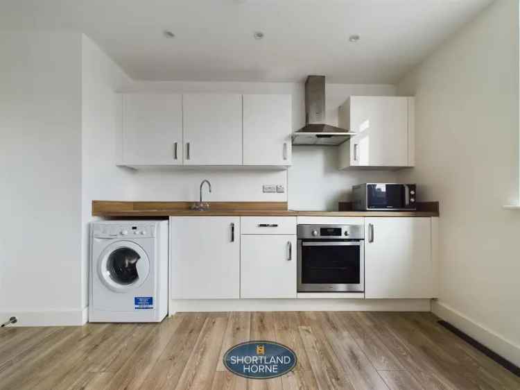1 Bedroom Apartment Near City Centre Train Station
