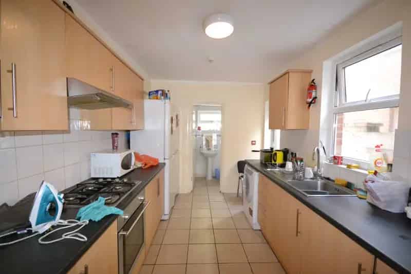 6 Bedroom Student House Near Reading University