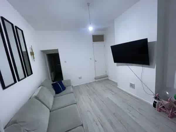 Two Bedroom House Near Park Schools Shops