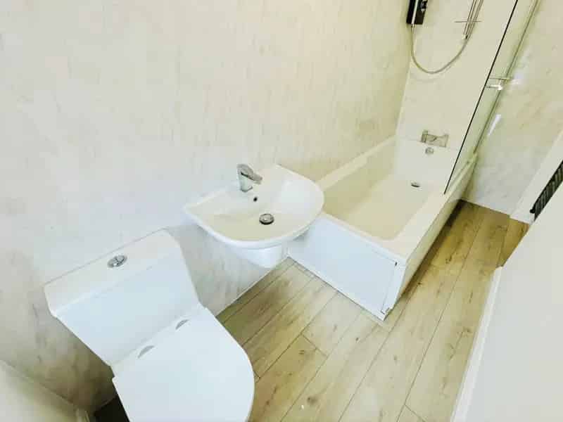 3 Bedroom Terraced House Near Transport Links and Amenities