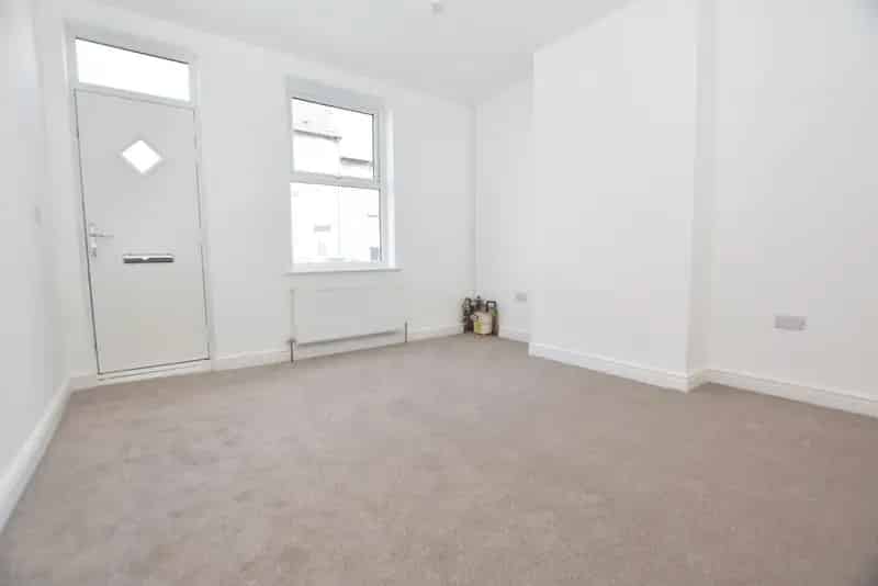 2 Bedroom House To Let Fully Refurbished