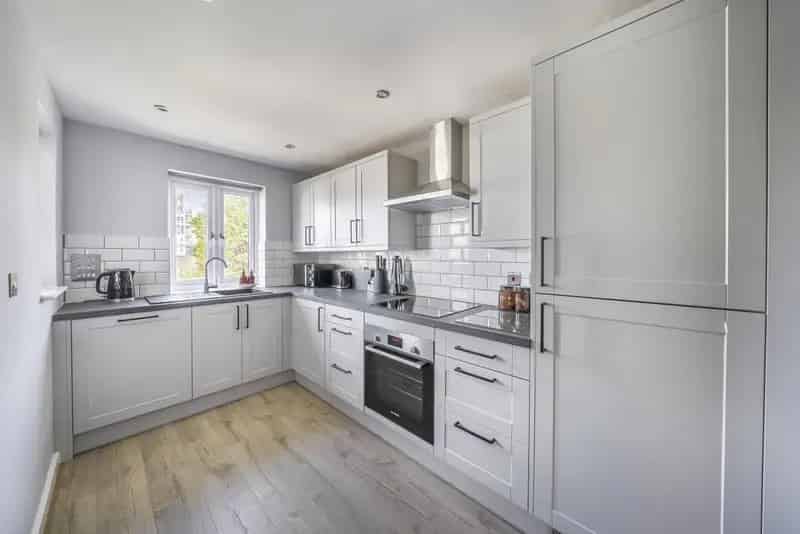 2-Bed 2-Bath Modern Apartment Burgess Park Balcony