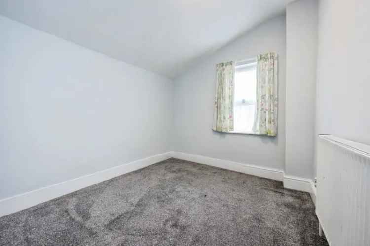 3 Bedroom Terraced House with Two Living Rooms and Large Garden